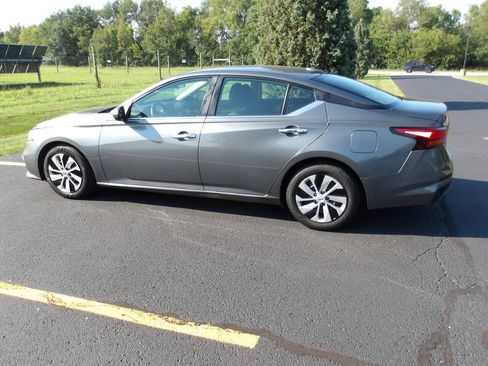 Used 2019 Nissan Altima 2.5 S FWD image 12
