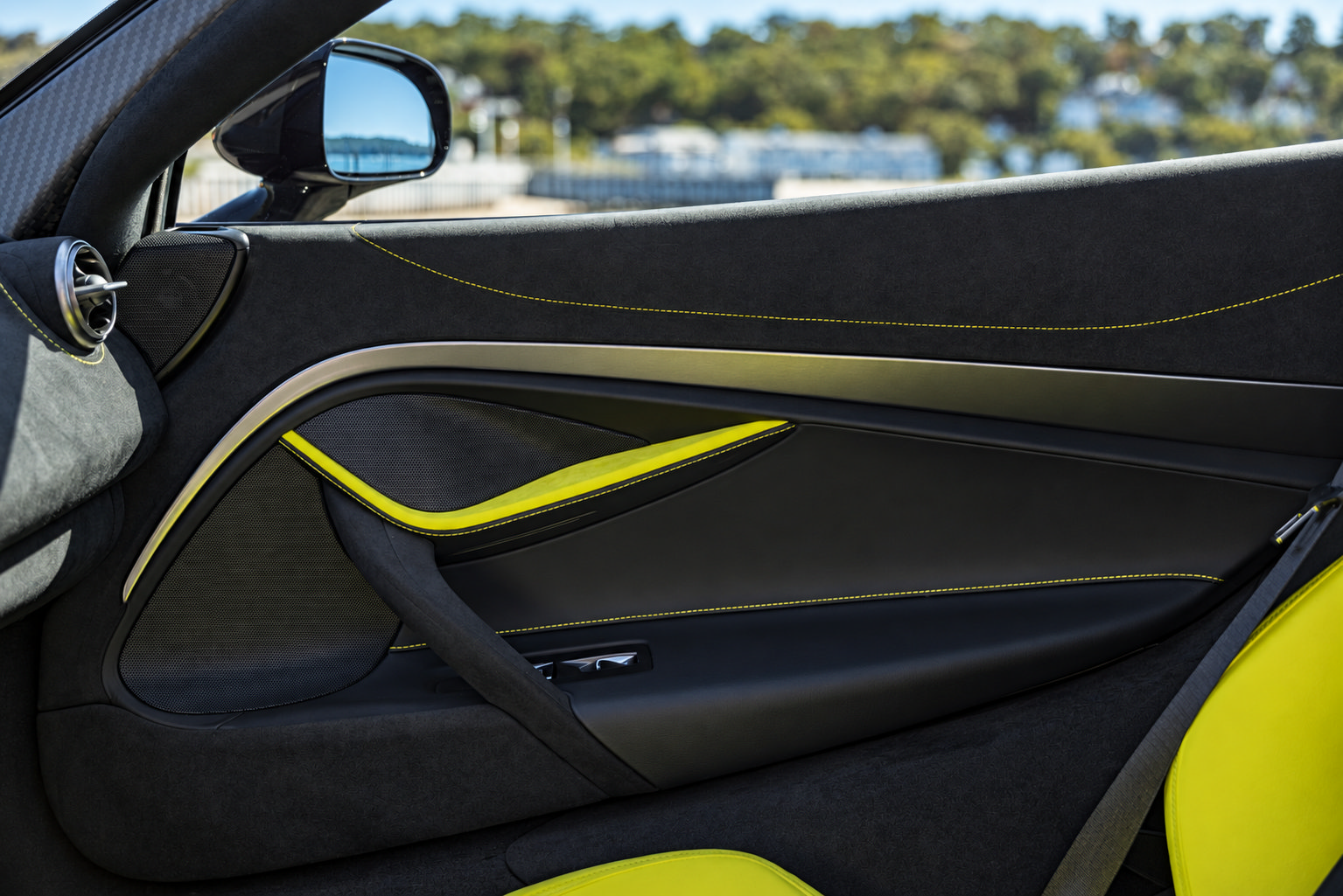 Used 2024 McLaren 750S RWD image 31