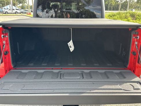 New 2025 Jeep Gladiator Mojave image 9