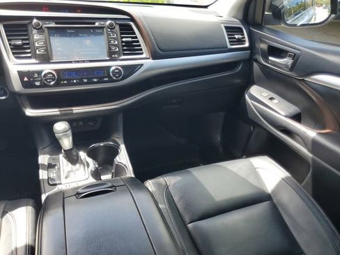 Used 2017 Toyota Highlander XLE image 15