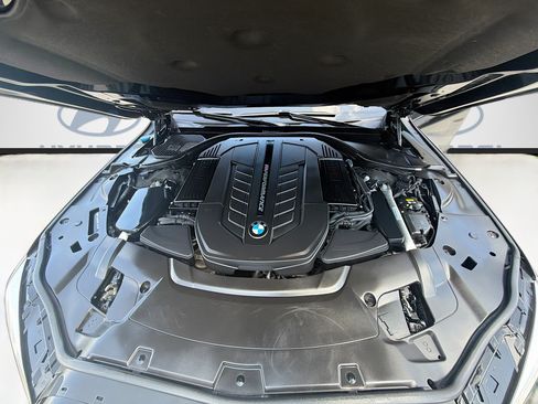 Used 2021 BMW M760i xDrive AWD/4WD image 34