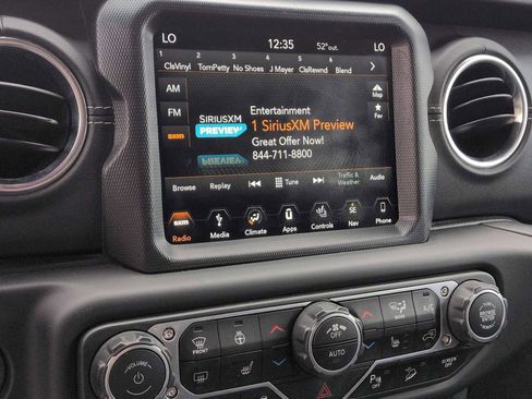 Used 2018 Jeep Wrangler Unlimited Sahara AWD/4WD image 26
