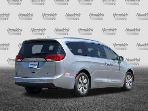 Used 2017 Chrysler Pacifica Platinum FWD image 5