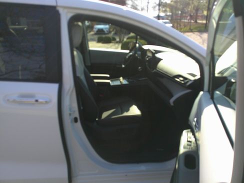 Used 2025 Toyota Sienna XSE image 35