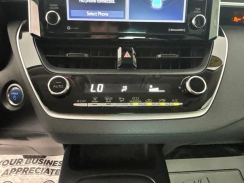 Used 2021 Toyota Corolla LE w/ Carpet Mat Package (TMS) FWD image 6