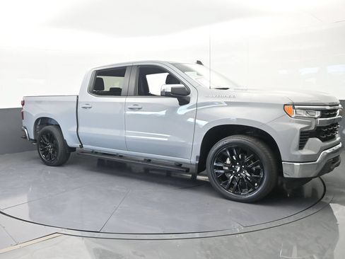 Used 2024 Chevrolet Silverado 1500 LT RWD image 8