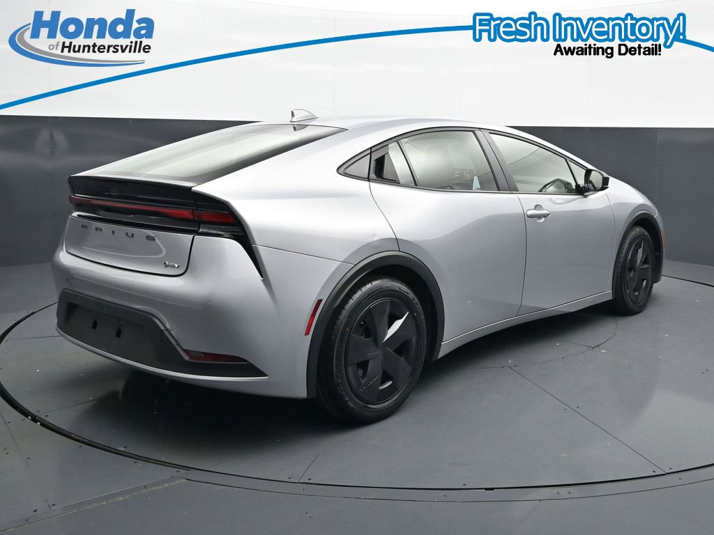 Used 2025 Toyota Prius LE FWD image 10