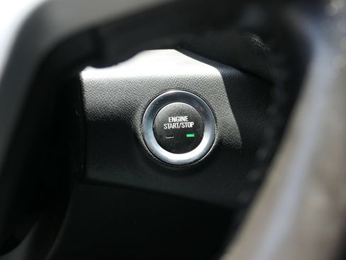 Used 2022 GMC Terrain SLT w/ Tech Package FWD image 17