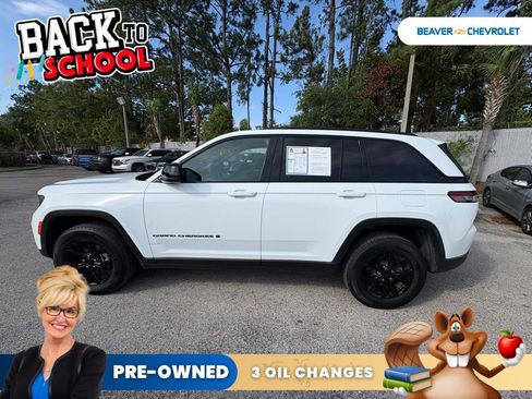 Used 2025 Jeep Grand Cherokee Altitude AWD/4WD image 4