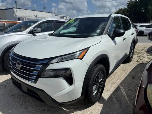 Used 2024 Nissan Rogue S FWD image 3