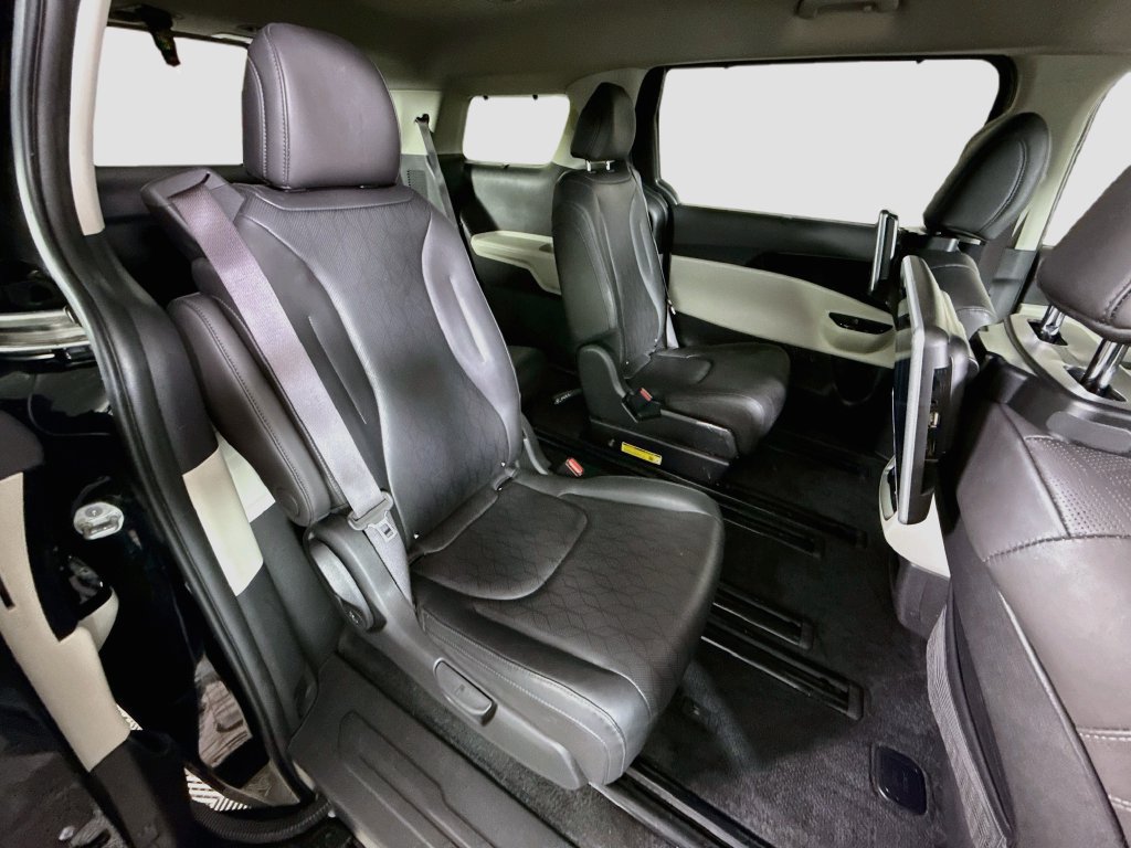 Used 2024 Kia Carnival SX FWD image 33