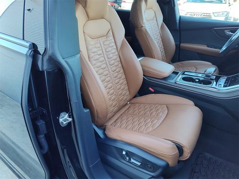 Used 2024 Audi RS Q8 4.0T w/ Black Optic Package image 33