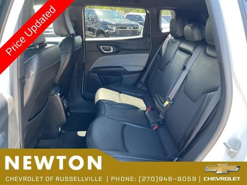 Used 2025 Jeep Compass Latitude AWD/4WD image 39