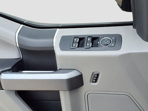 Used 2016 Ford F150 XLT image 15