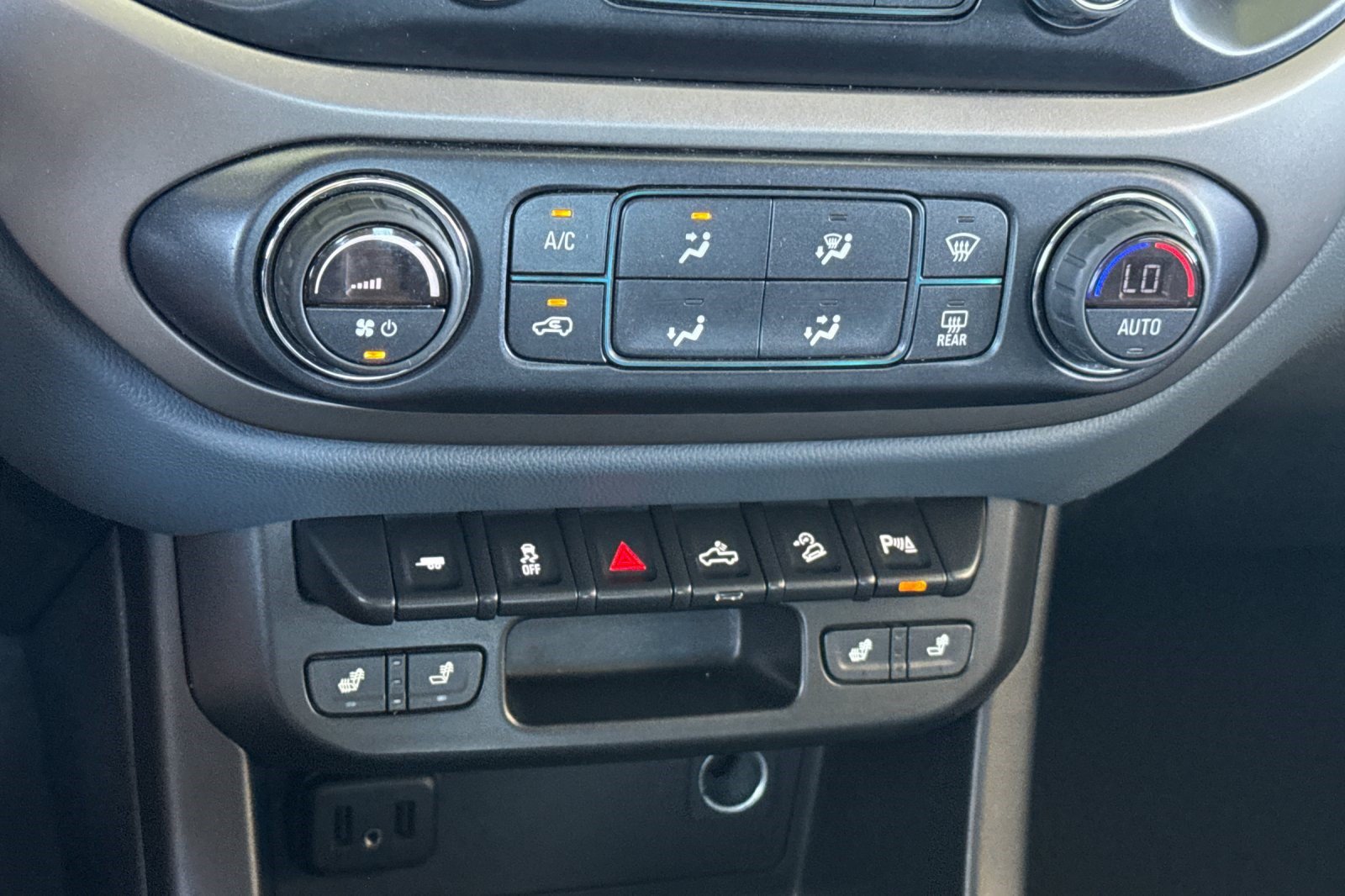 Used 2022 Chevrolet Colorado Z71 AWD/4WD image 18