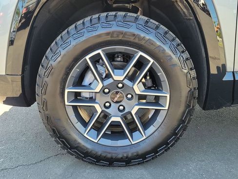 Used 2026 GMC Terrain AT4 w/ Technology Package II AWD/4WD image 32