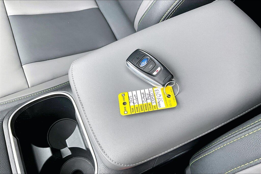Used 2025 Subaru Outback Onyx Edition XT AWD/4WD image 18
