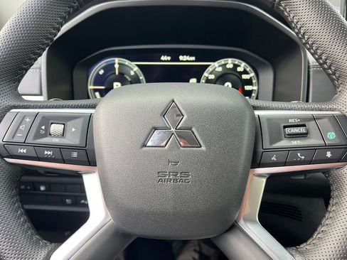 New 2025 Mitsubishi Outlander SE image 25