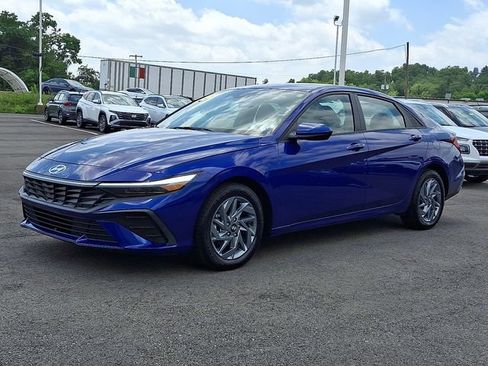 Certified 2024 Hyundai Elantra SEL FWD image 3