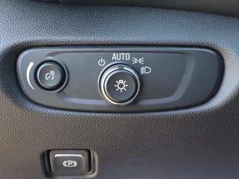Used 2025 Chevrolet Blazer LT FWD image 16