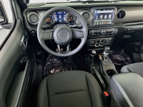 Used 2023 Jeep Gladiator Willys image 22
