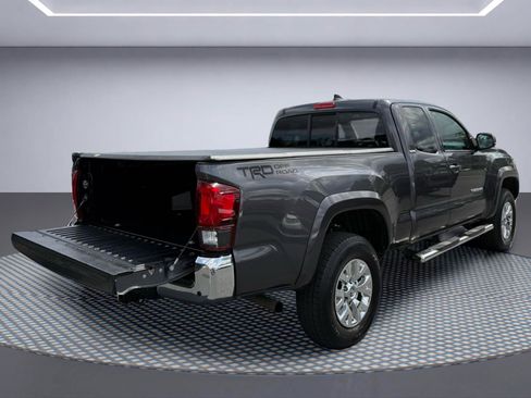 Used 2019 Toyota Tacoma SR5 RWD image 7