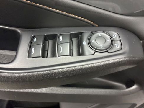 Used 2021 Chevrolet Traverse LS FWD image 17