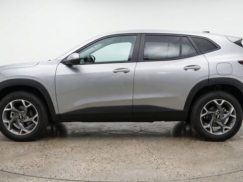 Used 2025 Chevrolet Trax LT w/ LT Convenience Package FWD image 5