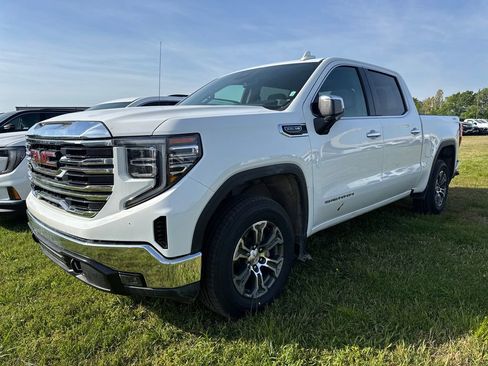 Used 2025 GMC Sierra 1500 SLT image 1