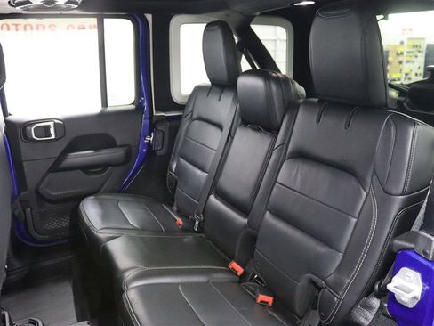 Used 2018 Jeep Wrangler Unlimited Sahara image 10