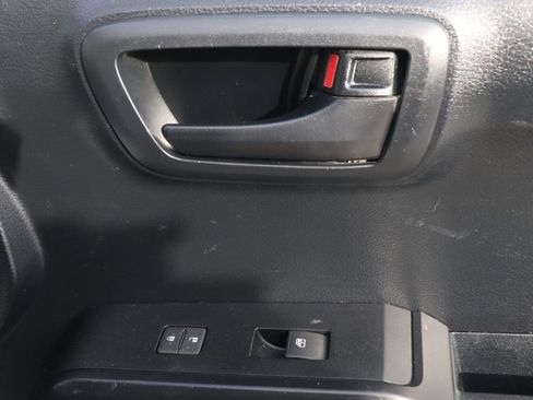 Used 2017 Toyota Tacoma 4x4 Access Cab image 23