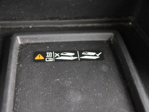 Used 2023 Chevrolet Traverse LT image 32