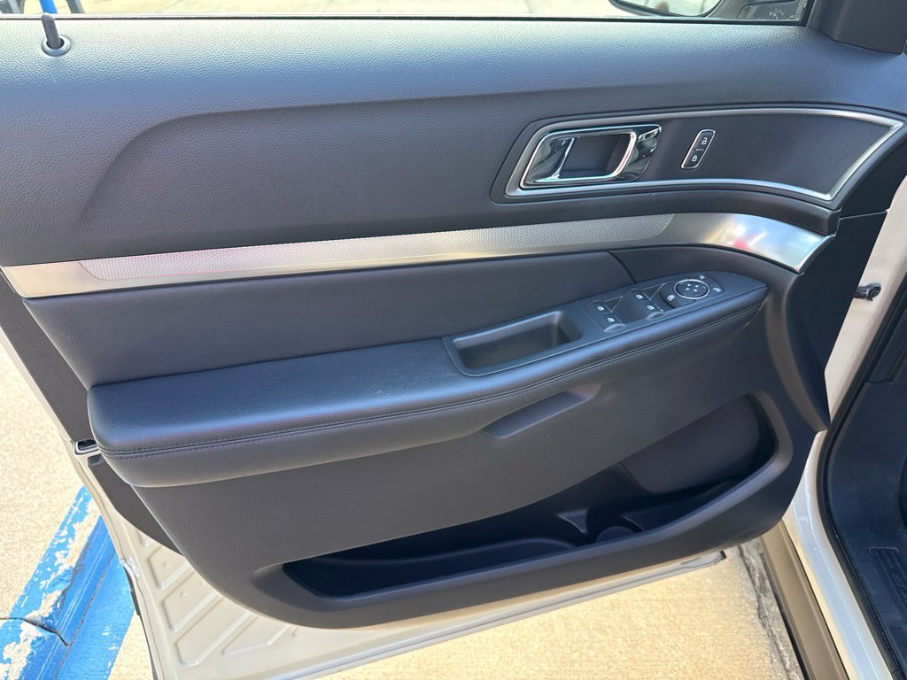 Used 2018 Ford Explorer XLT FWD image 7