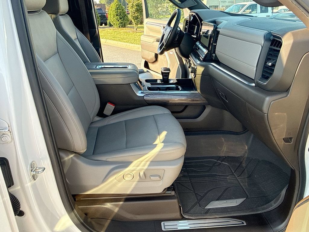 Used 2022 Chevrolet Silverado 1500 LTZ AWD/4WD image 26
