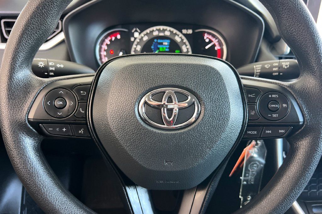 Certified 2025 Toyota RAV4 LE FWD image 25