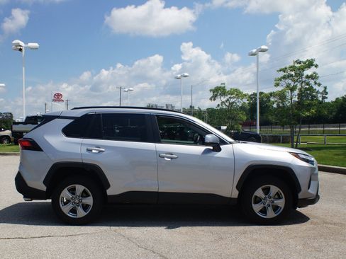 Used 2024 Toyota RAV4 XLE w/ Convenience Package FWD image 21