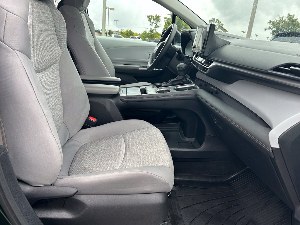 Used 2025 Toyota Sienna LE AWD/4WD image 29