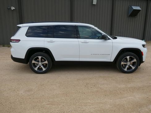 New 2026 Jeep Grand Cherokee L Limited w/ Trailer Tow Package AWD/4WD image 2