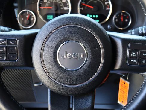 Used 2017 Jeep Wrangler Unlimited Sahara w/ Dual Top Group AWD/4WD image 27