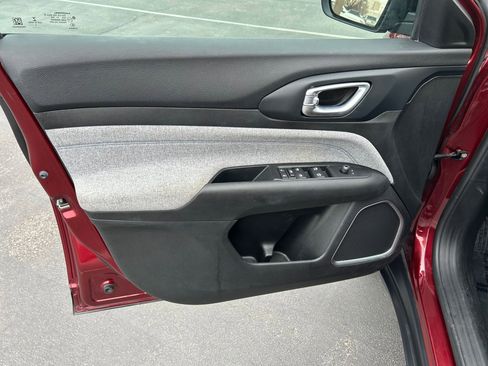 Used 2022 Jeep Compass Latitude w/ Convenience Group image 9