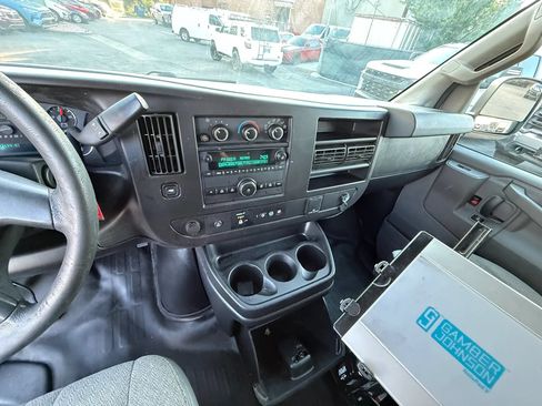 Used 2021 Chevrolet Express 2500 RWD image 24