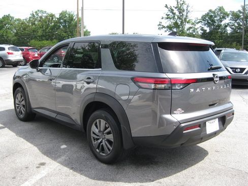 Used 2025 Nissan Pathfinder S FWD image 5