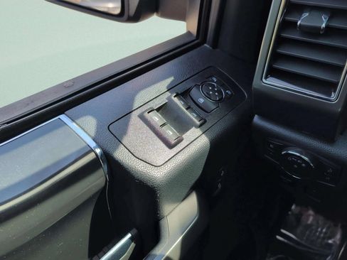 Used 2019 Ford F150 XLT w/ Equipment Group 302A Luxury AWD/4WD image 28