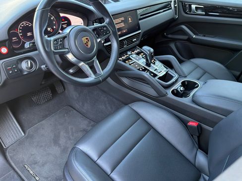 Used 2023 Porsche Cayenne AWD/4WD image 4