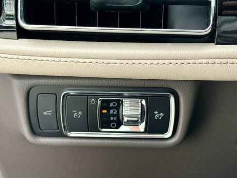 Used 2024 Lincoln Aviator Reserve w/ Equipment Group 201A RWD image 11