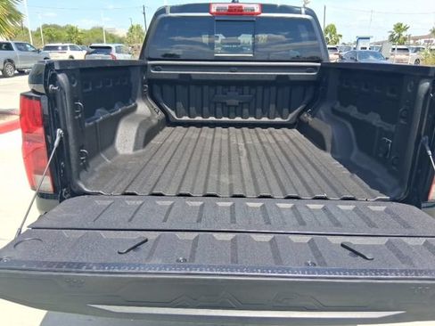 Used 2025 Chevrolet Colorado ZR2 w/ Technology Package AWD/4WD image 6