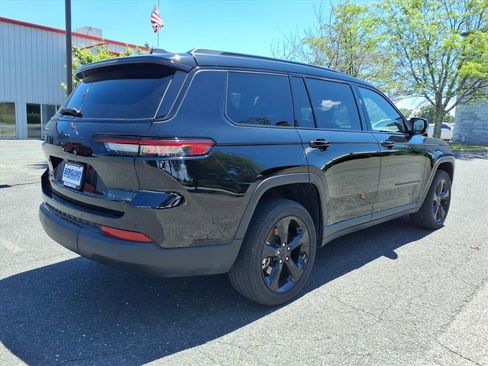 Used 2023 Jeep Grand Cherokee L Laredo AWD/4WD image 4