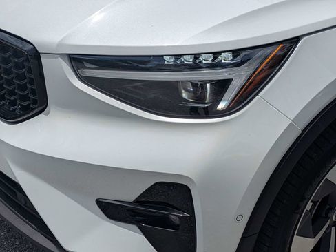 Certified 2026 Volvo XC40 B5 Plus AWD/4WD image 8