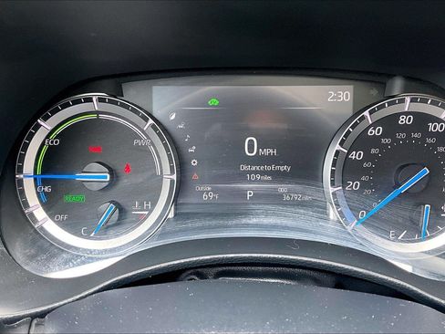 Used 2022 Toyota Highlander XLE AWD/4WD image 19