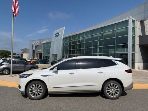 Used 2021 Buick Enclave Essence w/ Sound and Sites Package FWD image 2